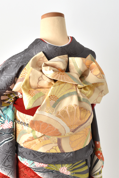 振袖［グレー地の古典柄］