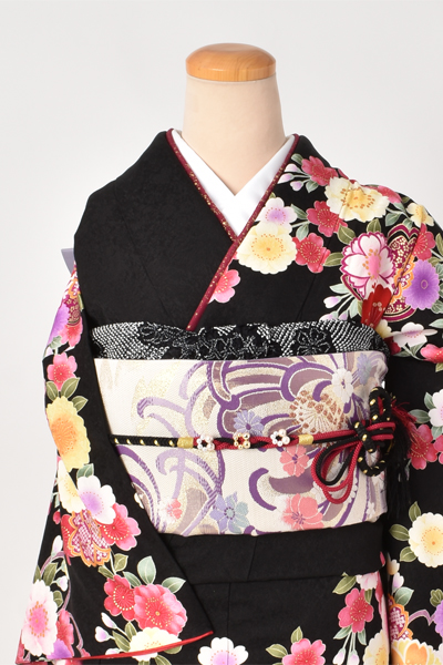 振袖[黒地に花々]