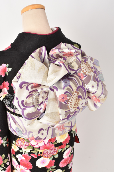振袖[黒地に花々]