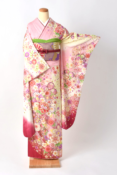 振袖【ピンク地に花々と吉祥文様】
