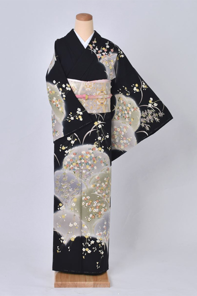 訪問着【黒地に可愛らしい四季草花】