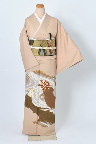 色留袖〔紅白の亀が寄り添う〕