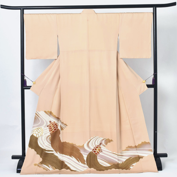 色留袖〔紅白の亀が寄り添う〕