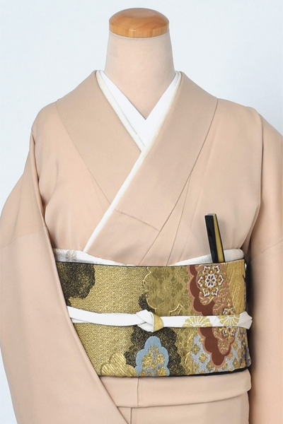 色留袖〔紅白の亀が寄り添う〕