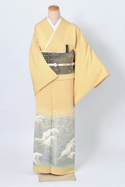 色留袖〔寿光織の波頭　〕