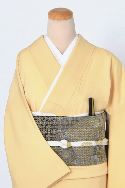 色留袖〔寿光織の波頭　〕