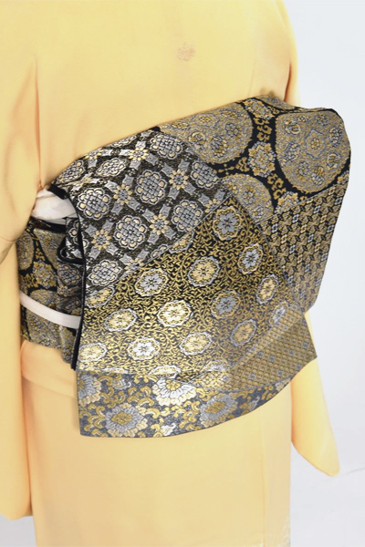 色留袖〔寿光織の波頭　〕