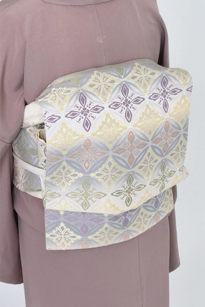 色留袖〔加賀友禅調に唐織〕