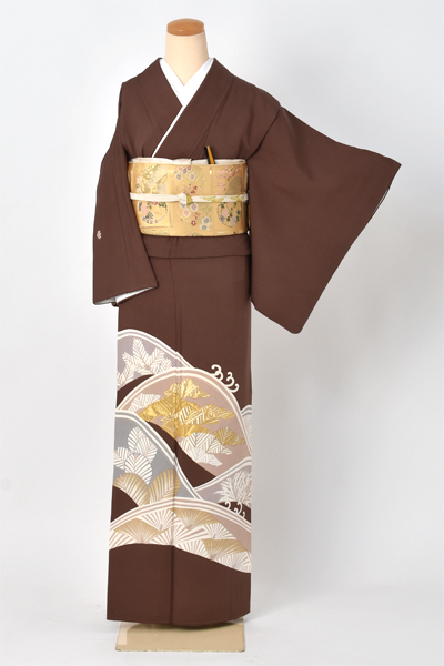 色留袖〔こげ茶色地に波がしら〕