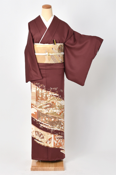 色留袖（小豆色に絵巻）