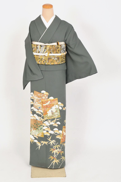 色留袖（雪持笹に鶴・吉祥文様）