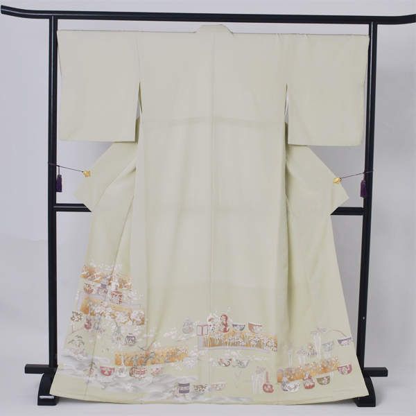 色留袖（門出を祝う生活財文柄）