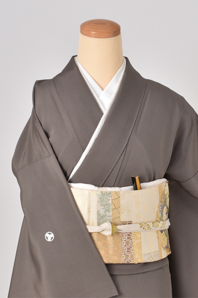 色留袖[扇面松や鶴・三つ紋]