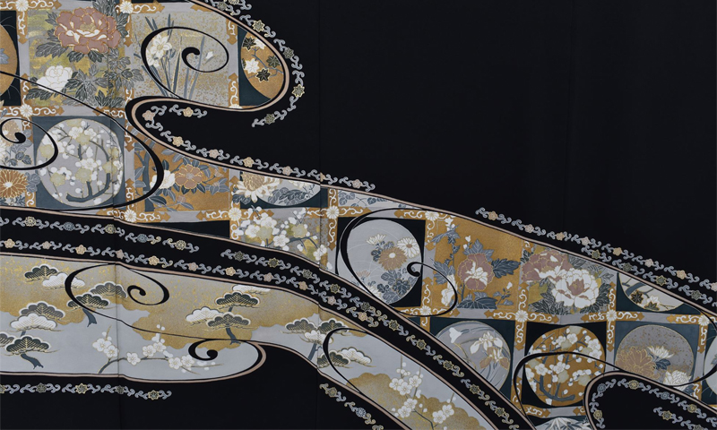 黒留袖〔流水の中に格天井柄 〕