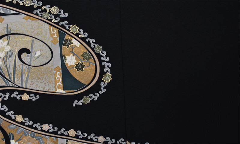 黒留袖〔流水の中に格天井柄 〕