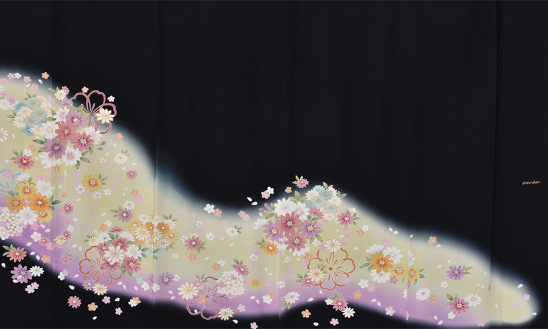 黒留袖〔愛らしい小花 〕