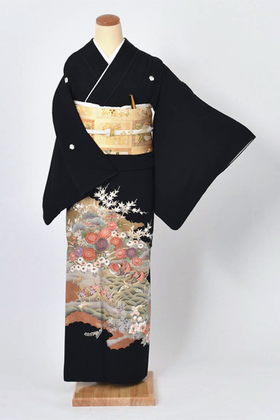 黒留袖〔四季草花におしどり〕