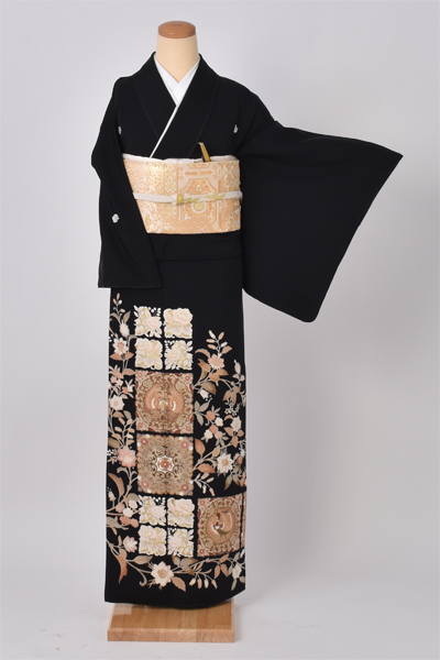 黒留袖〔モダンで個性的〕