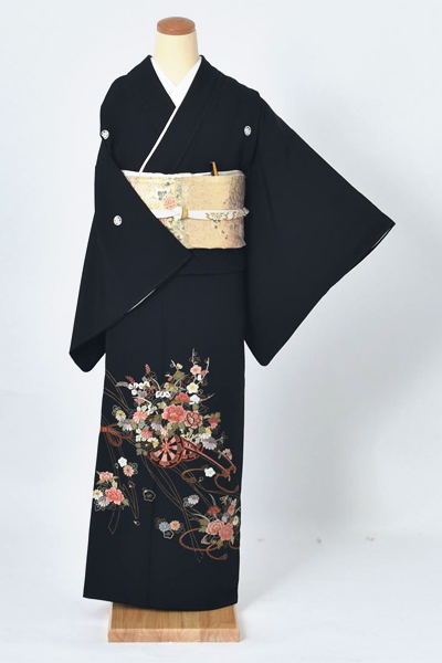 黒留袖〔花車全刺しゅう  〕