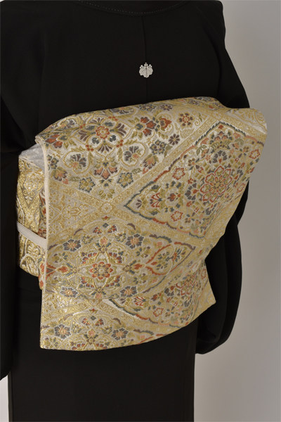 黒留袖〔宝船に吉祥文様〕