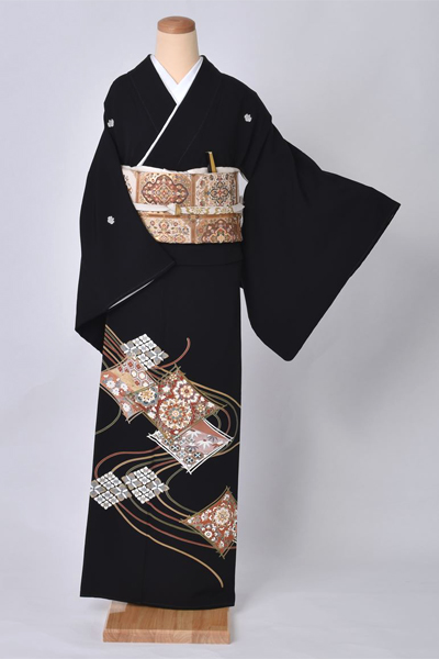 黒留袖【流れる吉祥柄】