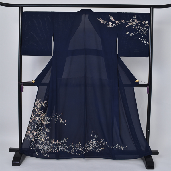 夏物訪問着〔紺地に咲き乱れる萩〕