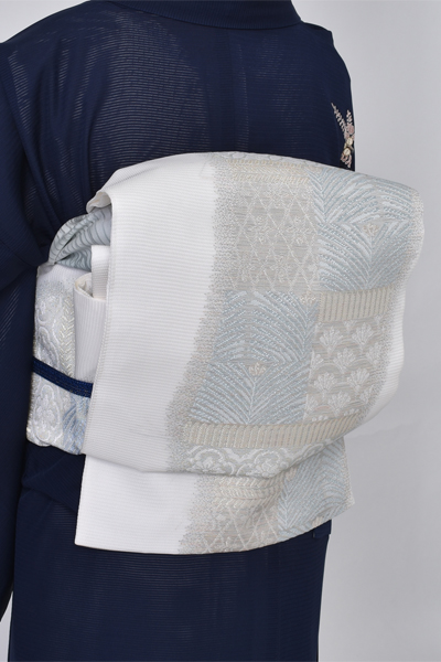 夏物訪問着〔紺地に咲き乱れる萩〕