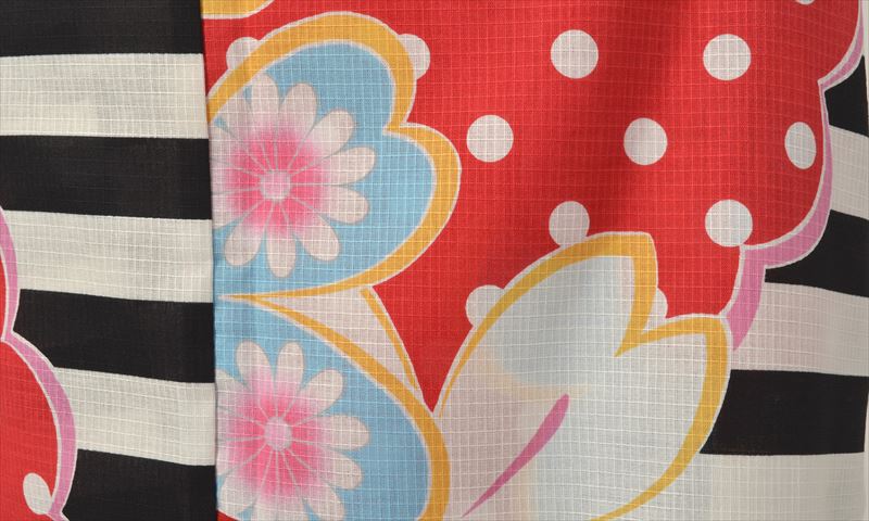 浴衣（ボーダー×ポップな柄）