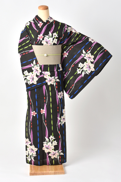 浴衣【ブラック×ユリ】）5Lサイズ